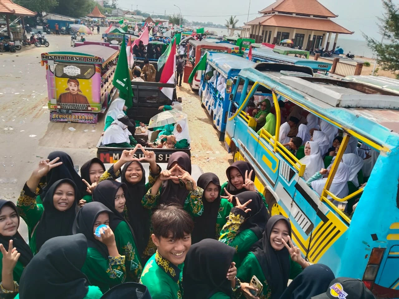 PR-IPNU IPPNU Desa Ketambul kirim delegasi pawai hari santri 2025 oleh MWCNU Kec Palang